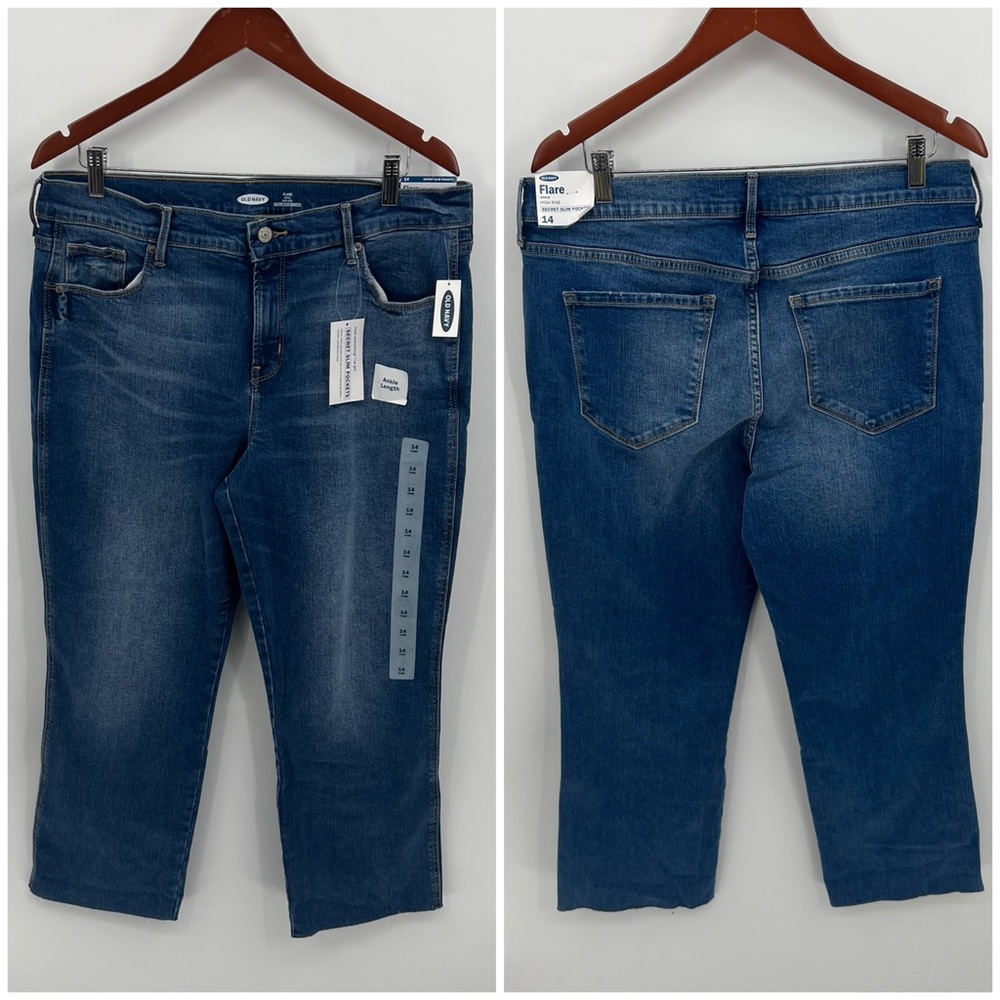 Old Navy secret slim pocket flare crop jean
